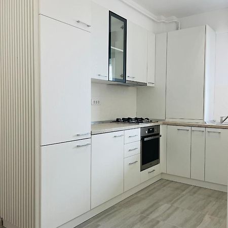 Q Royal Apartment - Palas Center ヤシ エクステリア 写真
