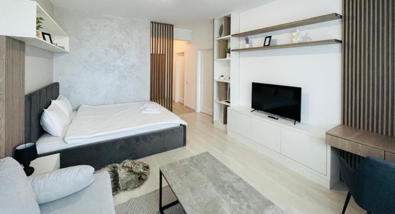 Q Royal Apartment - Palas Center ヤシ エクステリア 写真