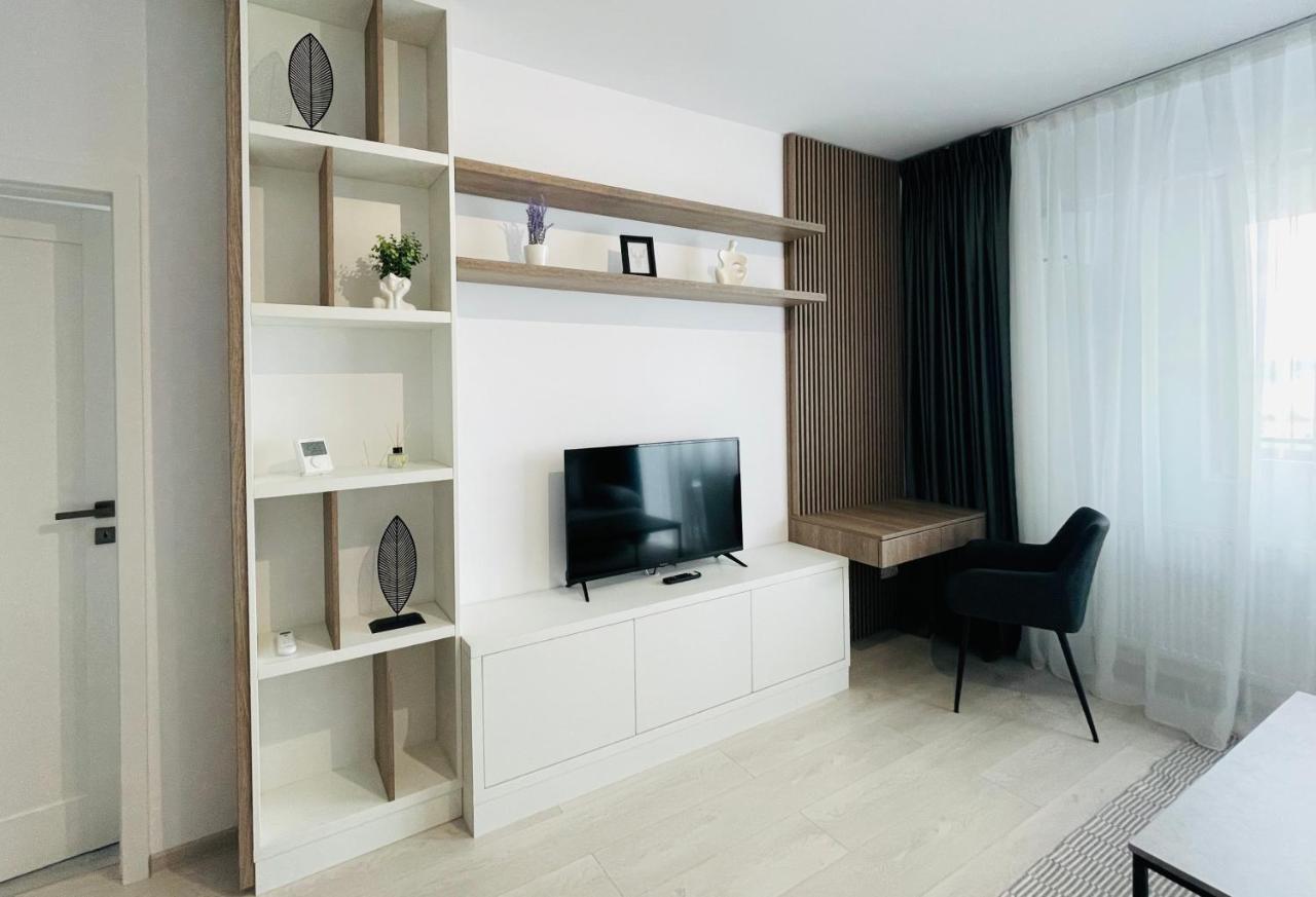 Q Royal Apartment - Palas Center ヤシ エクステリア 写真